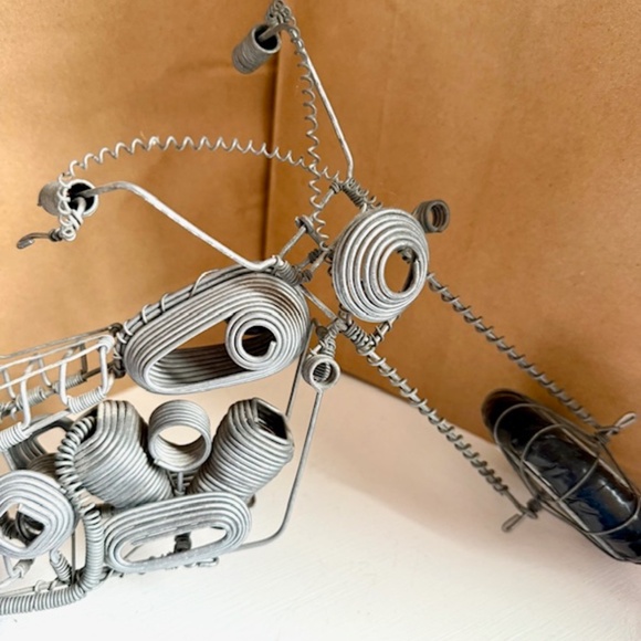 Handmade Wire Harley Davidson Motorcycle - Picture 7 of 11